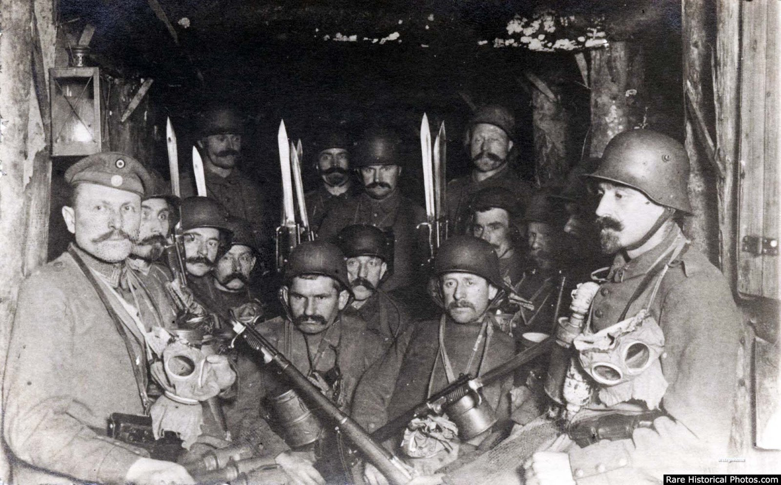 Click image for larger version

Name:	German%2Bsoldiers%2Bdug%2Bout%252C%2B1917.jpg
Views:	3455
Size:	436,0 KB
ID:	1086632